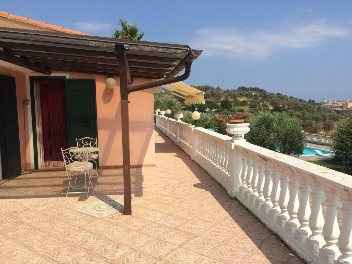 Villa Con Piscina A Imperia, Italy Exteriör bild