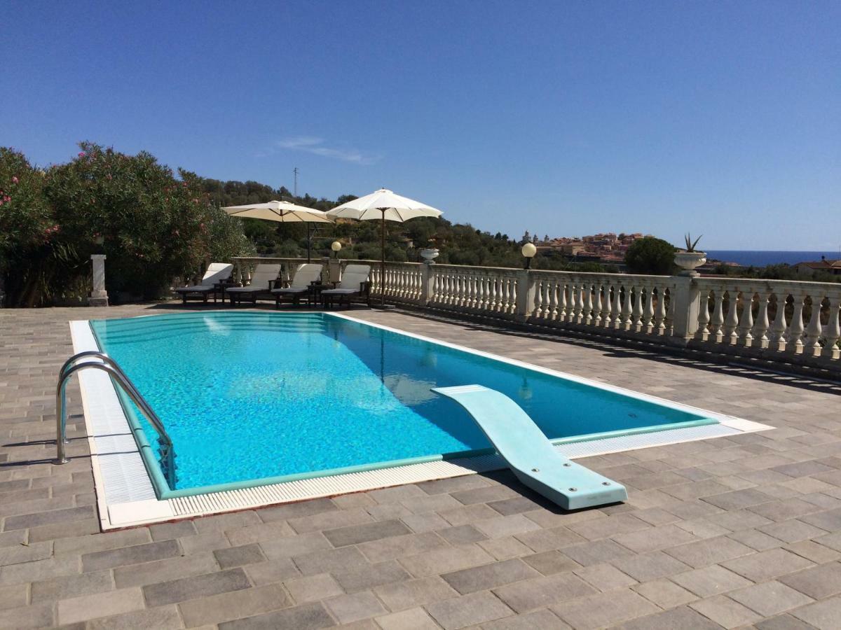 Villa Con Piscina A Imperia, Italy Exteriör bild