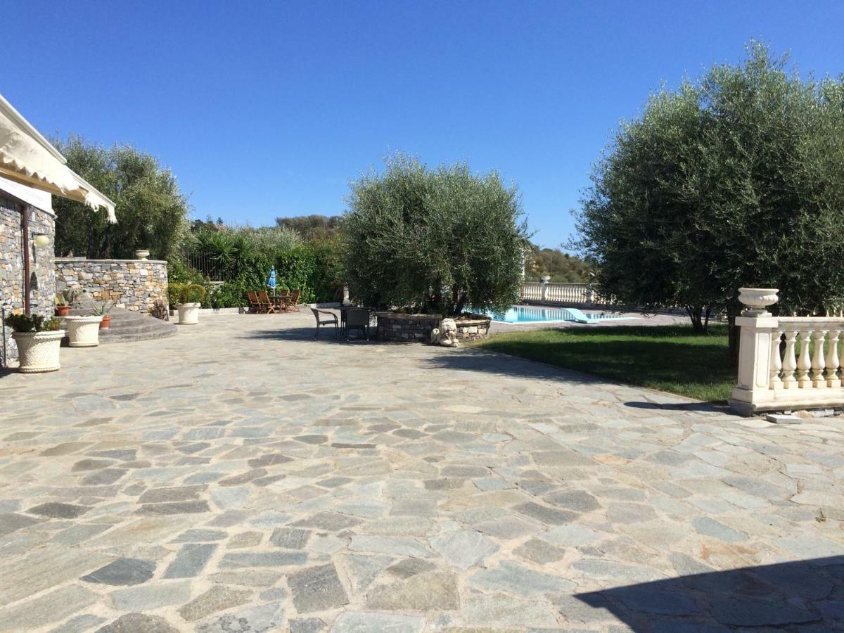 Villa Con Piscina A Imperia, Italy Exteriör bild